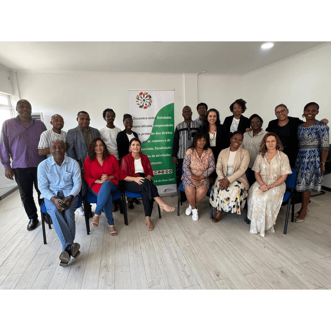 Grupo de pessoas no encontro em São Tomé Capital da Cultura CPLP